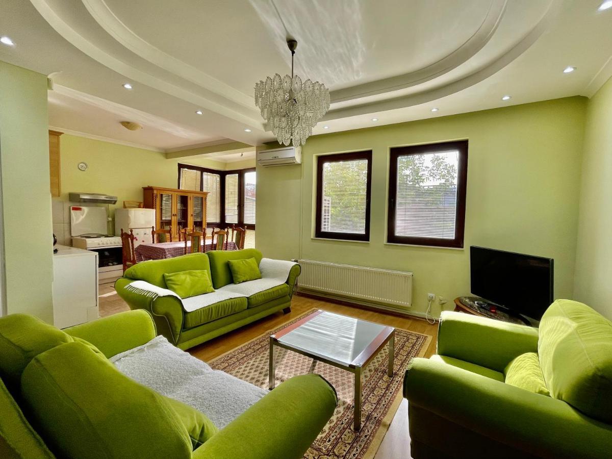 Huge Apartment With A Garden In The City Center Priștina Exterior foto