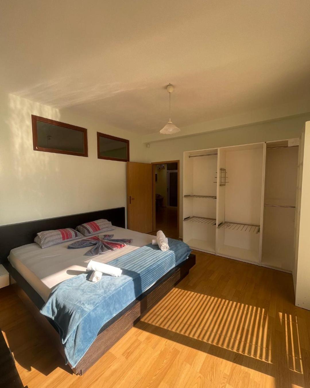 Huge Apartment With A Garden In The City Center Priștina Exterior foto